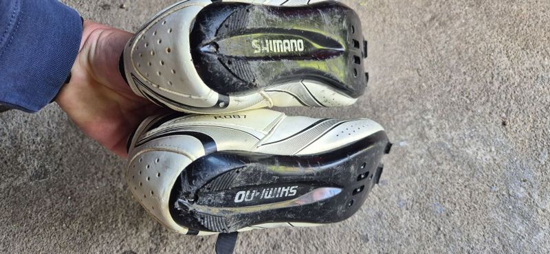 Tretry silniční Shimano R087