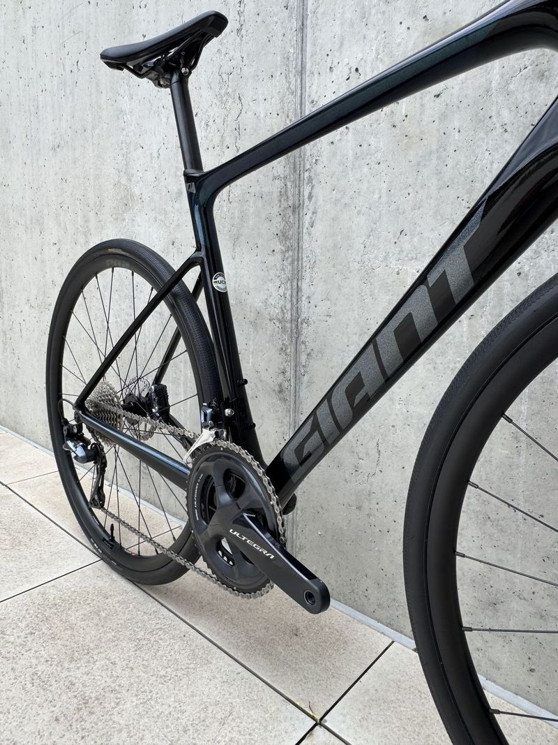 Silniční kolo Giant DEFY vel. M/L (177-187cm) Carbon