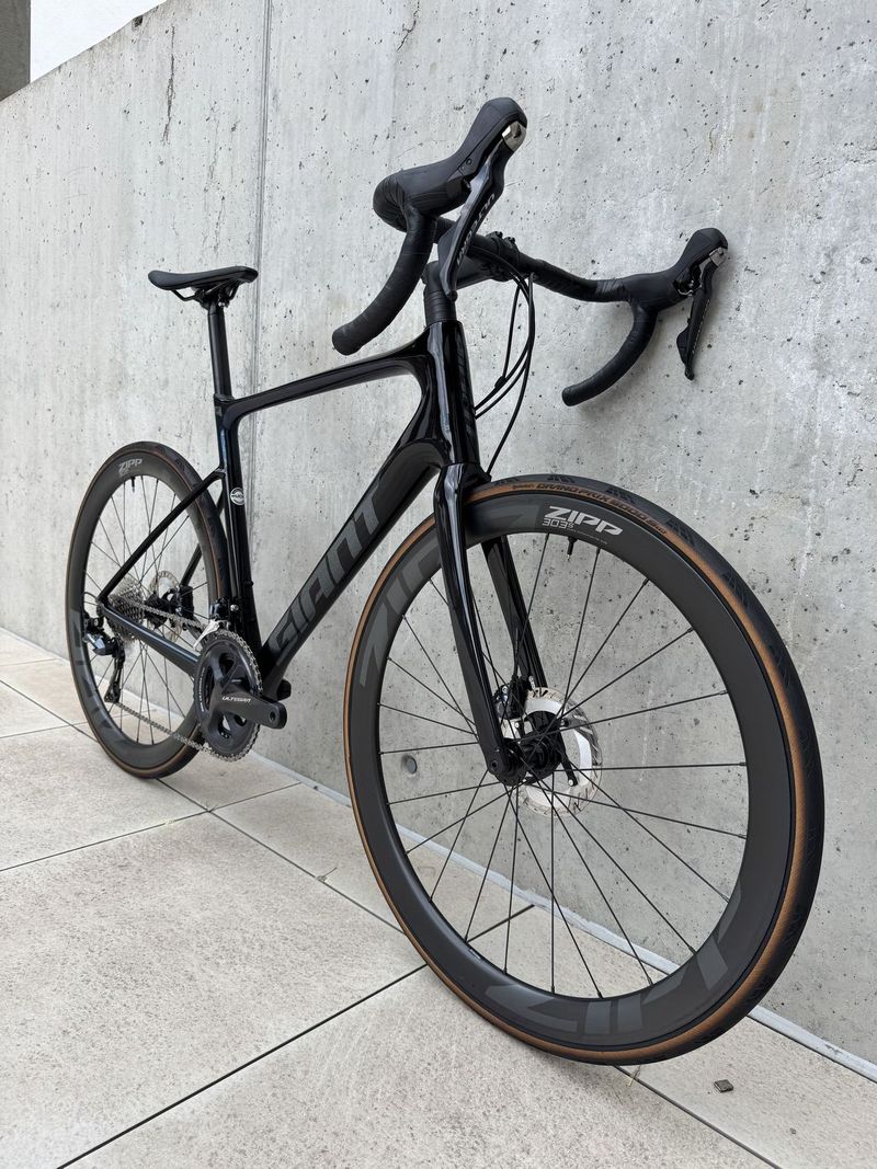 Silniční kolo Giant DEFY vel. M/L (177-187cm) Carbon