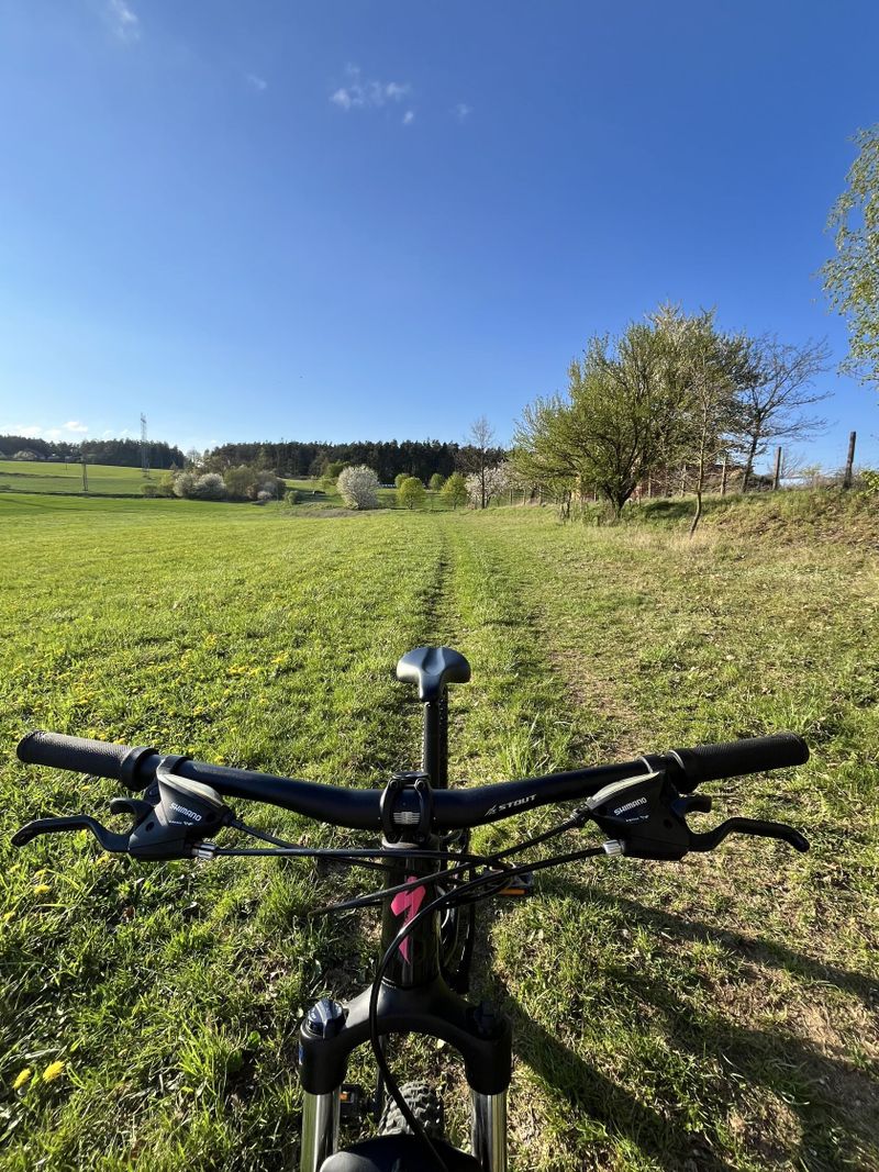 Lehké dívčí kolo Specialized 