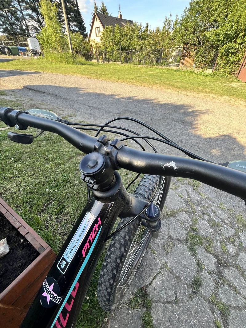 Lehké dívčí kolo Specialized 