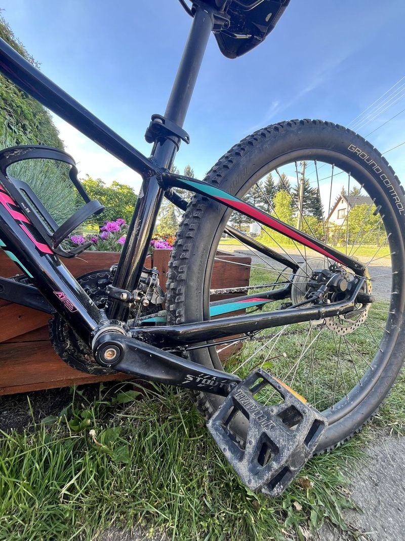 Lehké dívčí kolo Specialized 
