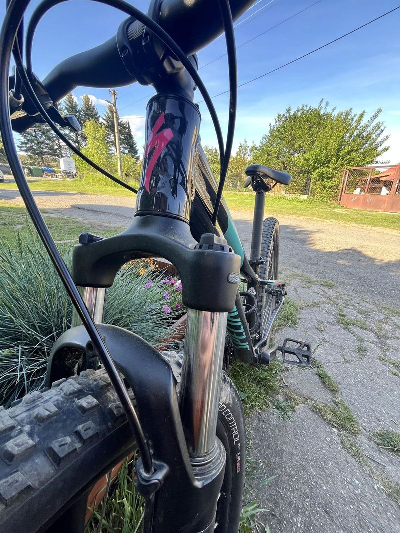 Lehké dívčí kolo Specialized 