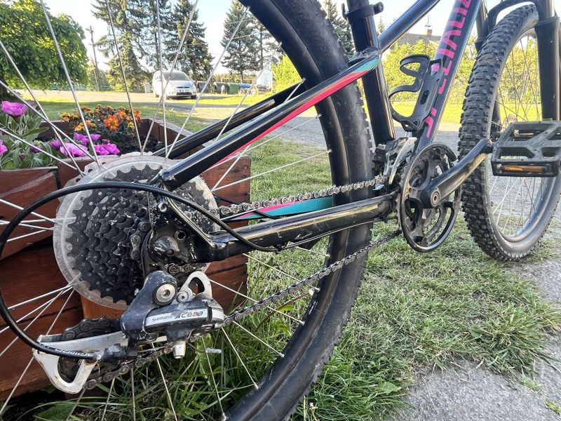 Lehké dívčí kolo Specialized 