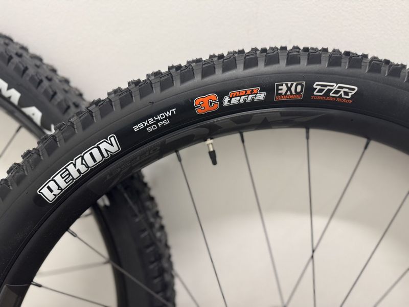 Sada kol RaceFace Arc 27+pneu+ kotouče - NOVE