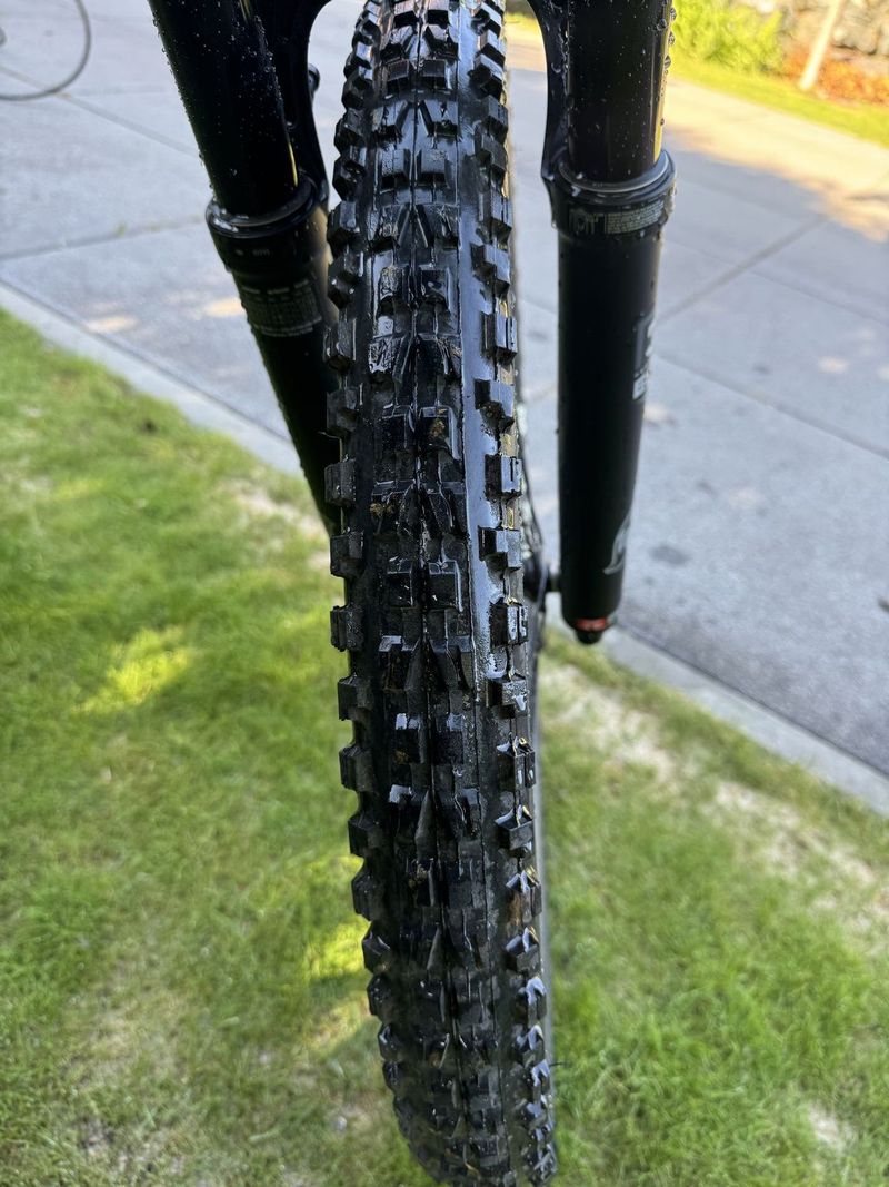 CANYON SPECTRAL ON CF8, najeto 1000km
