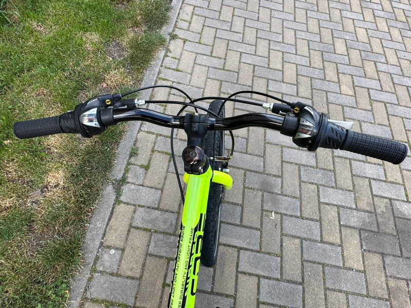 velmi lehké Core Nipper 24" svítivá žlutá + cyklocomputer