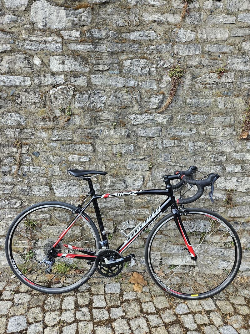 Silniční kolo Specialized Allez e5 z roku 2015, velikost 54 (170 - 175cm) bez pedálů