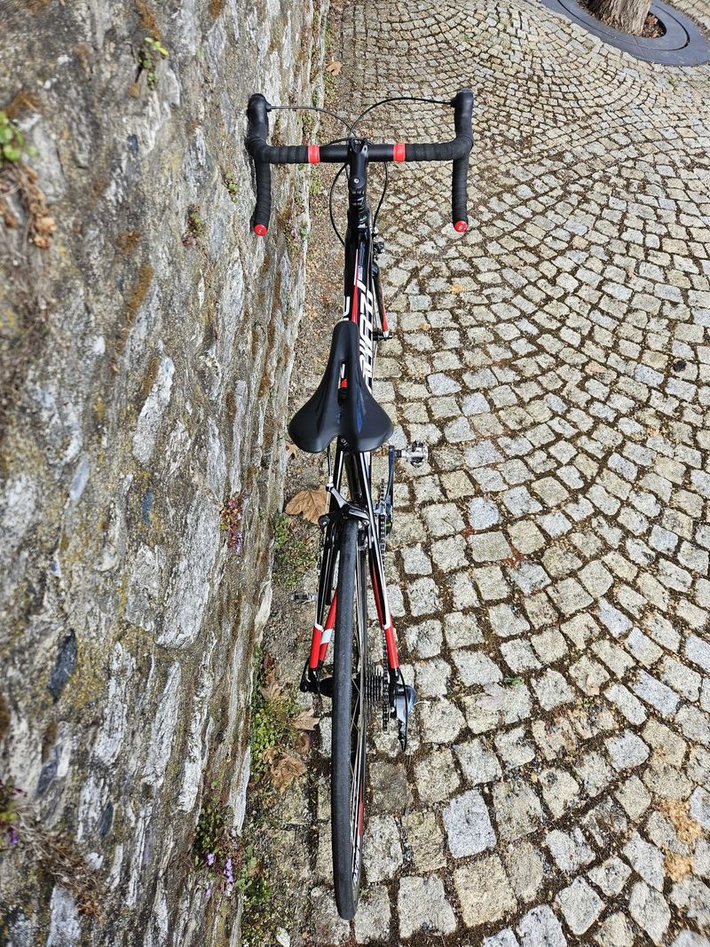Silniční kolo Specialized Allez e5 z roku 2015, velikost 54 (170 - 175cm) bez pedálů