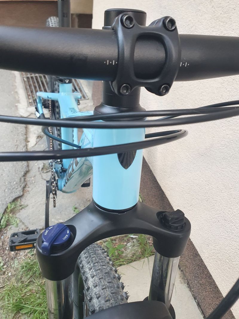 TREK Marlin 5 (2023), rám vel. S, kola 27,5'', nájezd cca 300 km