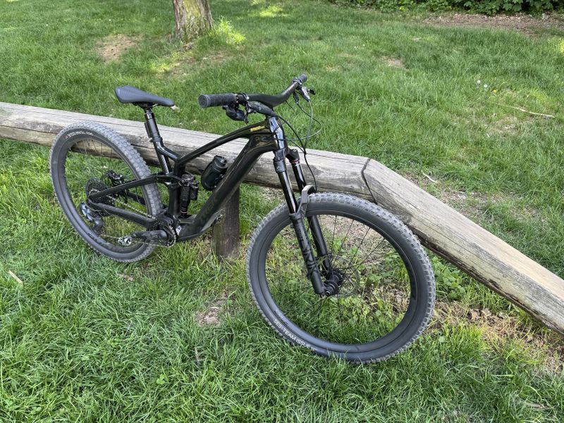 TREK FUEL EXE 9.8 GX AXS