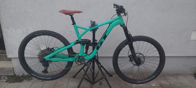 GT Force 27,5" Comp celoodpružené horské kolo