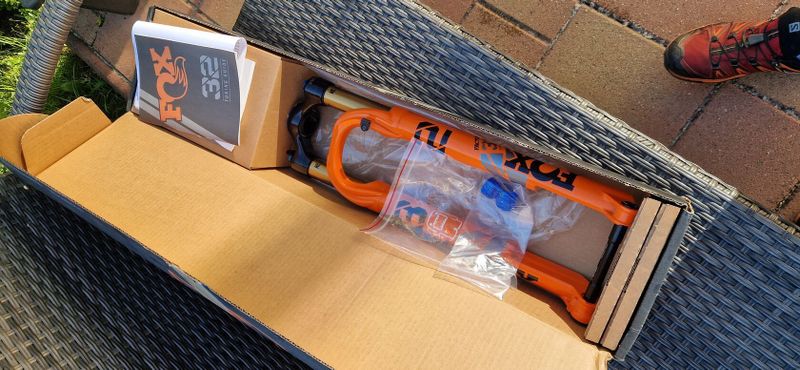 Vidlica FOX 32 FLOAT 100mm Orange