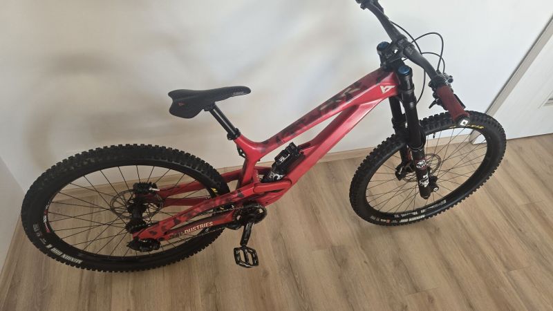 YT Tues 29, vel. XL (180-195 cm cca)