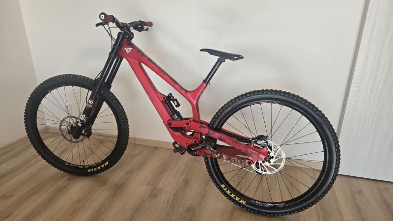 YT Tues 29, vel. XL (180-195 cm cca)