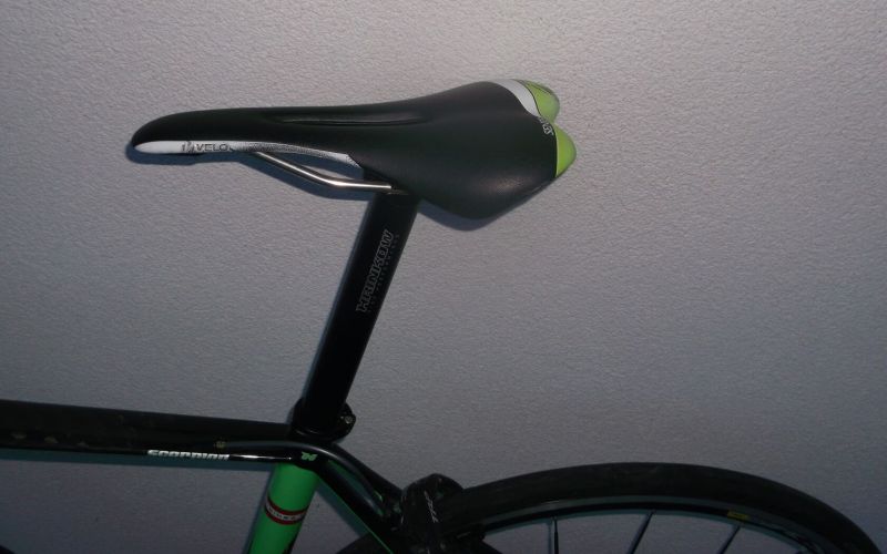 Fullcarbon - silniční kolo KTM v barvě teamu HRINKOW