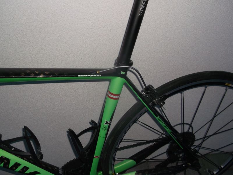 Fullcarbon - silniční kolo KTM v barvě teamu HRINKOW
