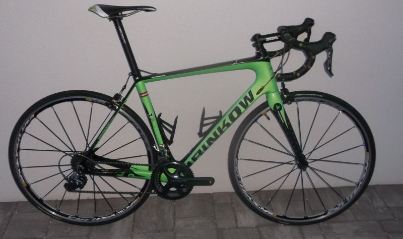 Fullcarbon - silniční kolo KTM v barvě teamu HRINKOW
