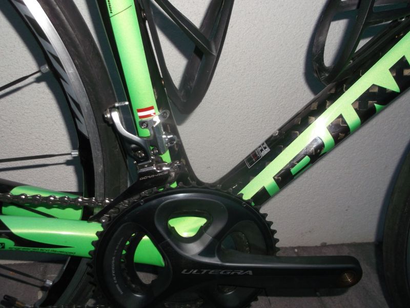 Fullcarbon - silniční kolo KTM v barvě teamu HRINKOW