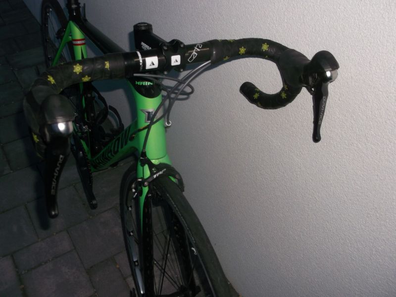 Fullcarbon - silniční kolo KTM v barvě teamu HRINKOW