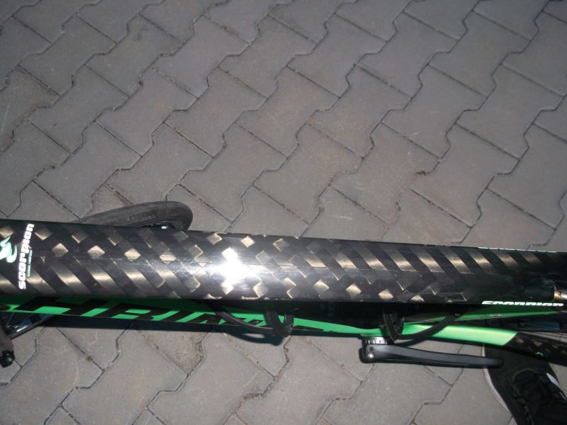 Fullcarbon - silniční kolo KTM v barvě teamu HRINKOW