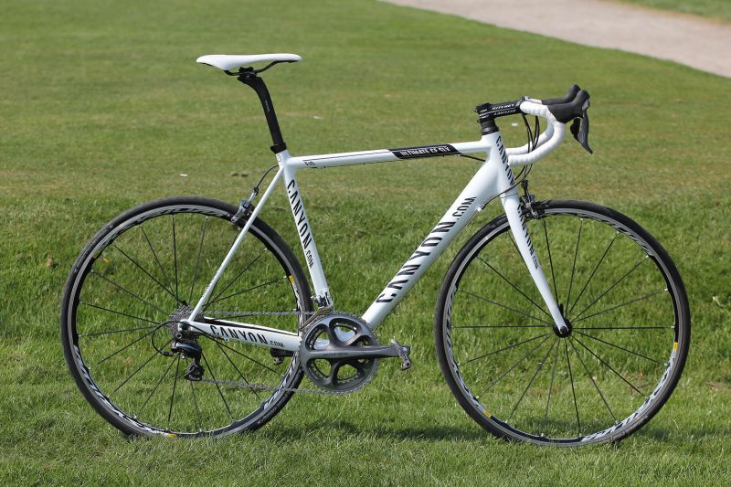 Celokarbonové silniční kolo CANYON ULTIMATE CF F-10, TOP STAV, hmotnost 6,9 kg