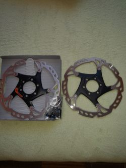 2 ks brzdových kotoučů XT SM-RT76 160mm uchycení na 6 šroubů