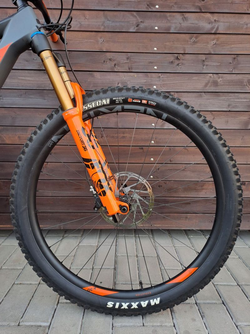 TOP enduro kolo Cube Stereo / velikost M / 29er kola / Fox po servisu / dobrý stav