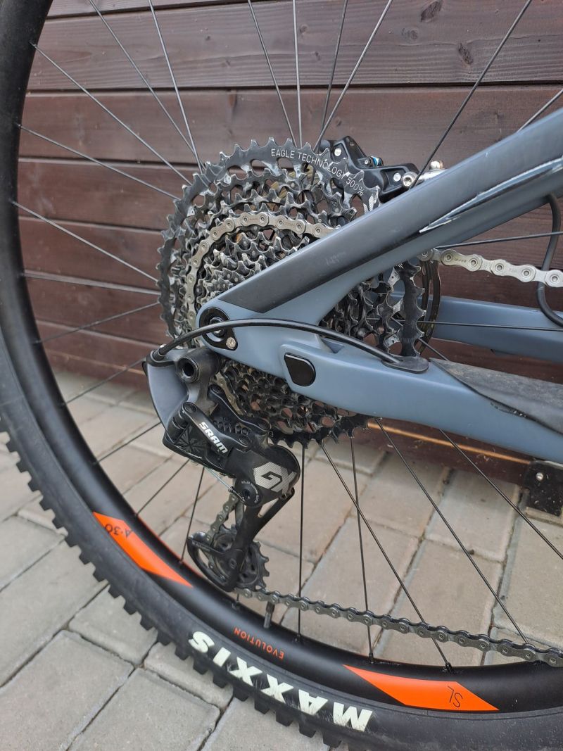 TOP enduro kolo Cube Stereo / velikost M / 29er kola / Fox po servisu / dobrý stav