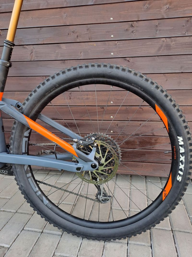 TOP enduro kolo Cube Stereo / velikost M / 29er kola / Fox po servisu / dobrý stav