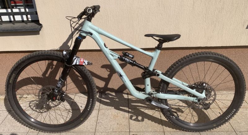 Prodám Specialized Status 160 vel.M