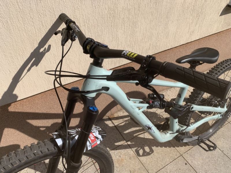 Prodám Specialized Status 160 vel.M