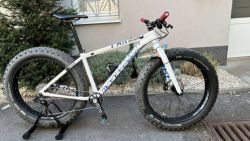MONDRAKER Panzer CUSTOM - white / blue M CARBON DÍLY