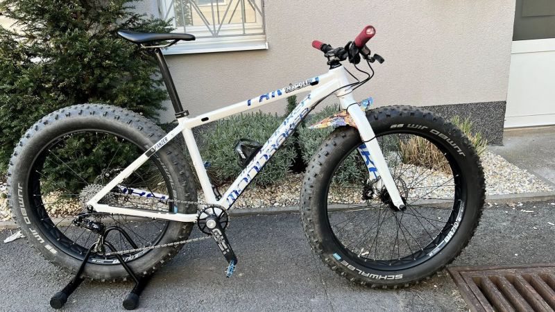 MONDRAKER Panzer CUSTOM - white / blue M CARBON DÍLY