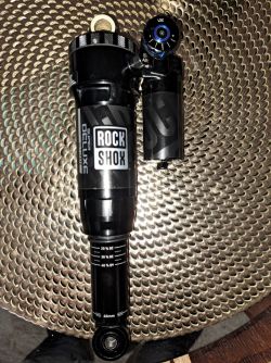 ROCKSHOX SUPERDELUXE ULTIMATE 230X60 ložiskové spodní uložení