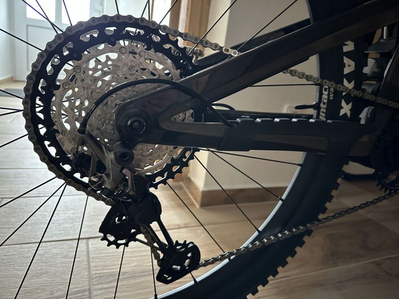 Ghost Path Riot Full Party, velikost M, model 2024, pouze 6,8 km