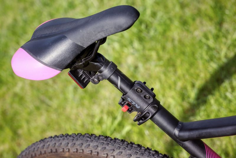 Dámské kolo KROSS LEA 6.0 29 Black-Pink