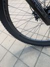 TREK horské kolo Supercaliber SL 9.7 Gen 2 2024 Plasma Grey Pearl s karbonovými ráfky 