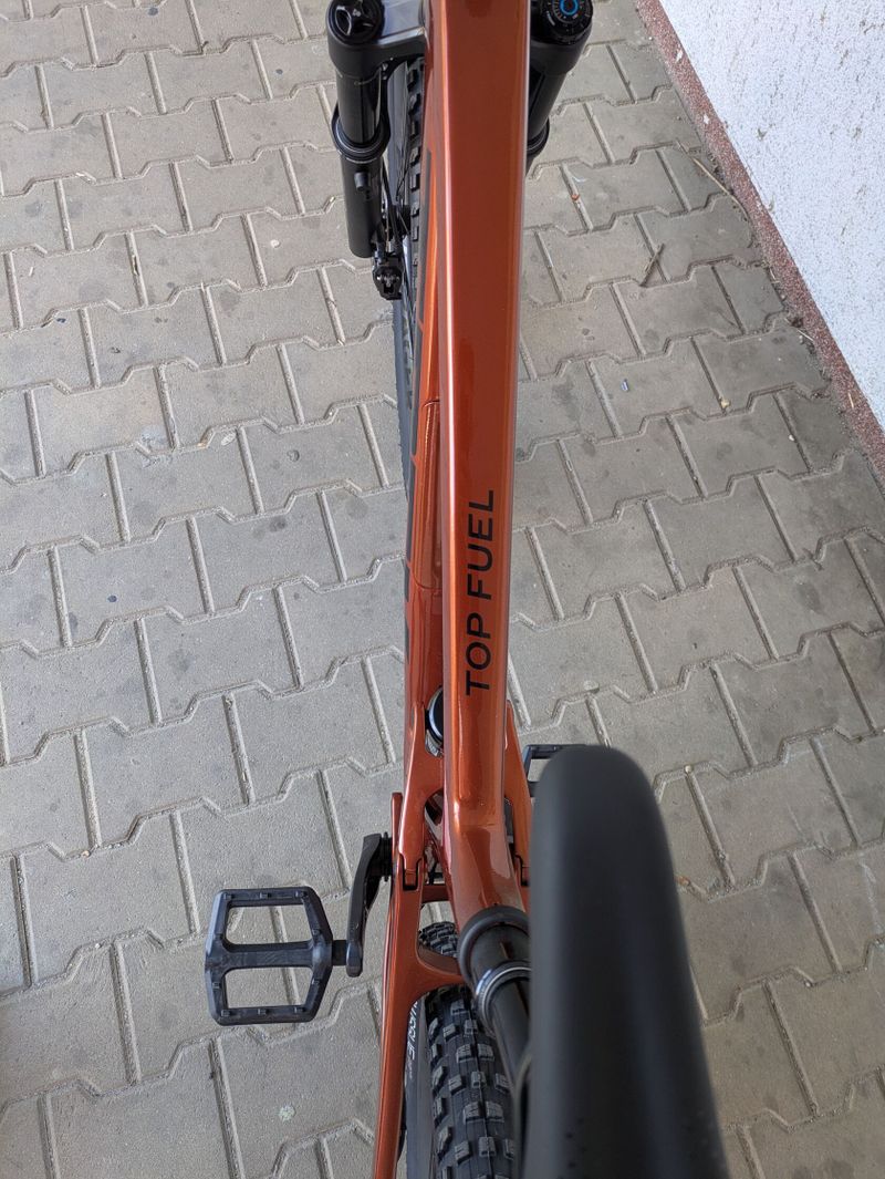TREK horské kolo Top Fuel 9.8 GX AXS 2023 Pennyflake