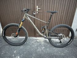 NOVÉ : GHOST Riot AM CF Full Party - XL, model 2024