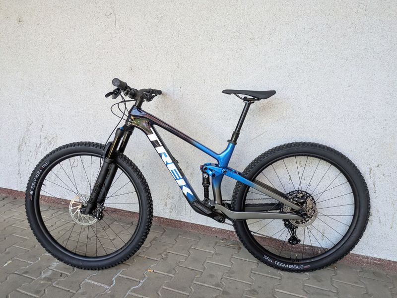 TREK horské kolo Top Fuel 9.7 2022 Blue Smoke/Alpine/Quicksilver Fade
