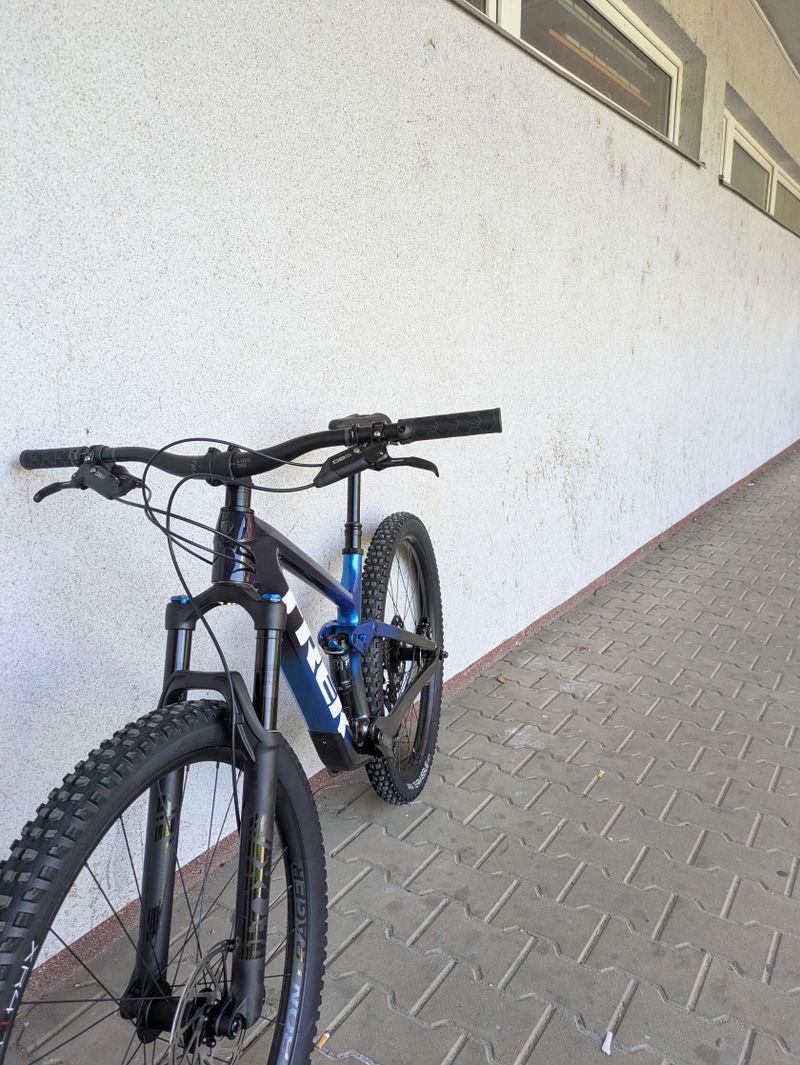 TREK horské kolo Top Fuel 9.7 2022 Blue Smoke/Alpine/Quicksilver Fade