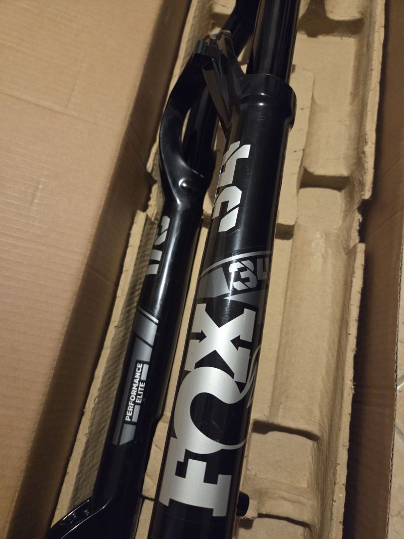 Fox 34 Performance Elite 140 mm, Grip2