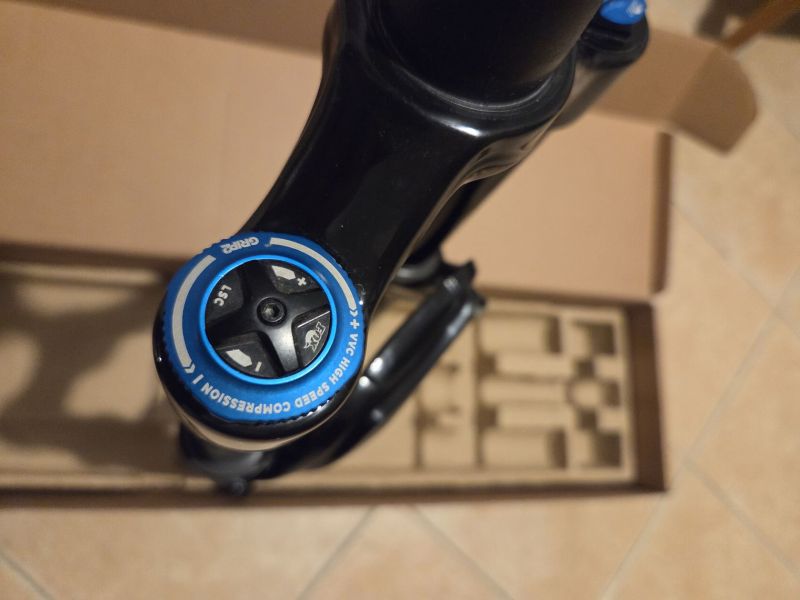 Fox 34 Performance Elite 140 mm, Grip2