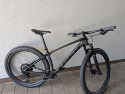 TREK horské kolo Procaliber 9.8 2023 Dark Prismatic/Trek Black