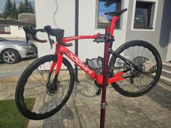 Pinarello Dogma F Sram Red AXS bicykel, sonic red