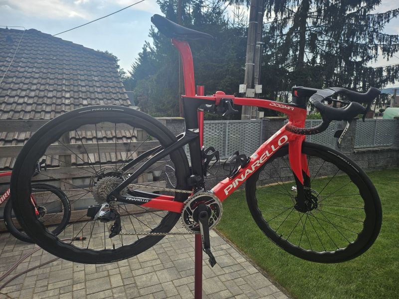 Pinarello Dogma F Sram Red AXS bicykel, sonic red