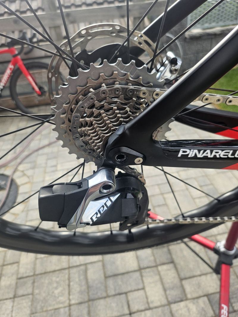 Pinarello Dogma F Sram Red AXS bicykel, sonic red