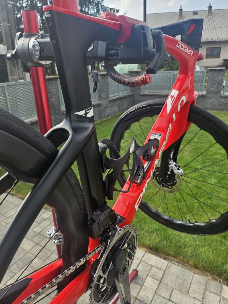 Pinarello Dogma F Sram Red AXS bicykel, sonic red
