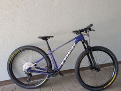 TREK horské kolo Procaliber 9.5 2025 Gen 3 Purple Flip/Hex Blue